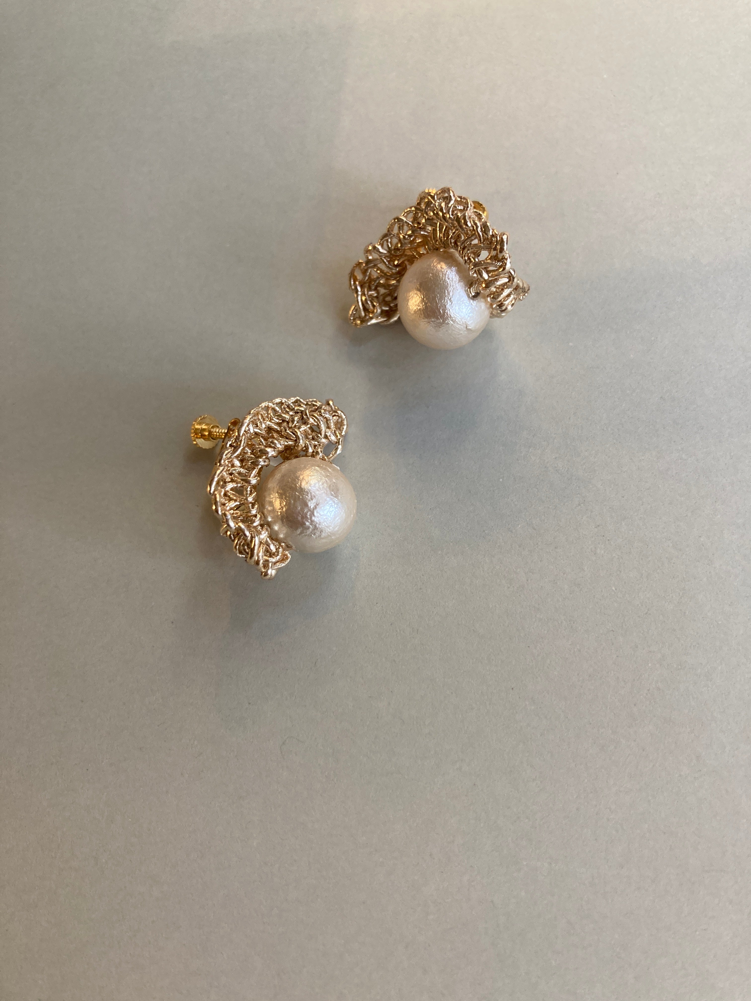 耳飾り earrings-shinjyu｜耳飾り｜TOKYO MIZUHIKI by Emi – TOKYO MIZUHIKI