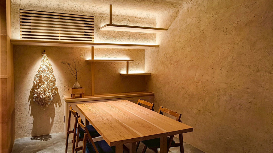 東京水引の代表アーティスト中村江美によるアートワーク「URO」が、福島県・喜多方の染型紙「会津型」を体験できる直営店「TSUMUGI」に展示されました