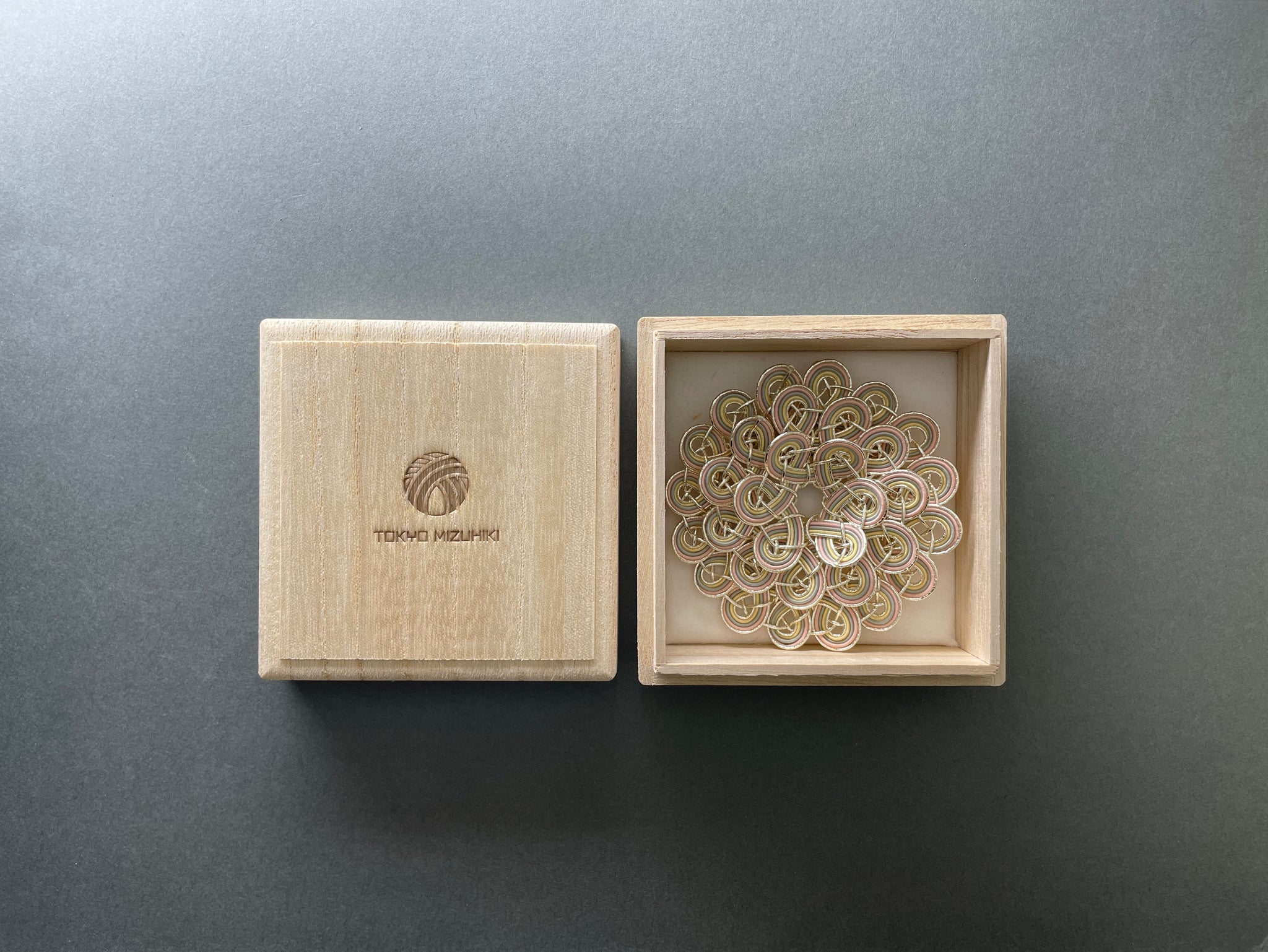brooch-hanabi｜ブローチ｜TOKYO MIZUHIKI by Emi – TOKYO MIZUHIKI