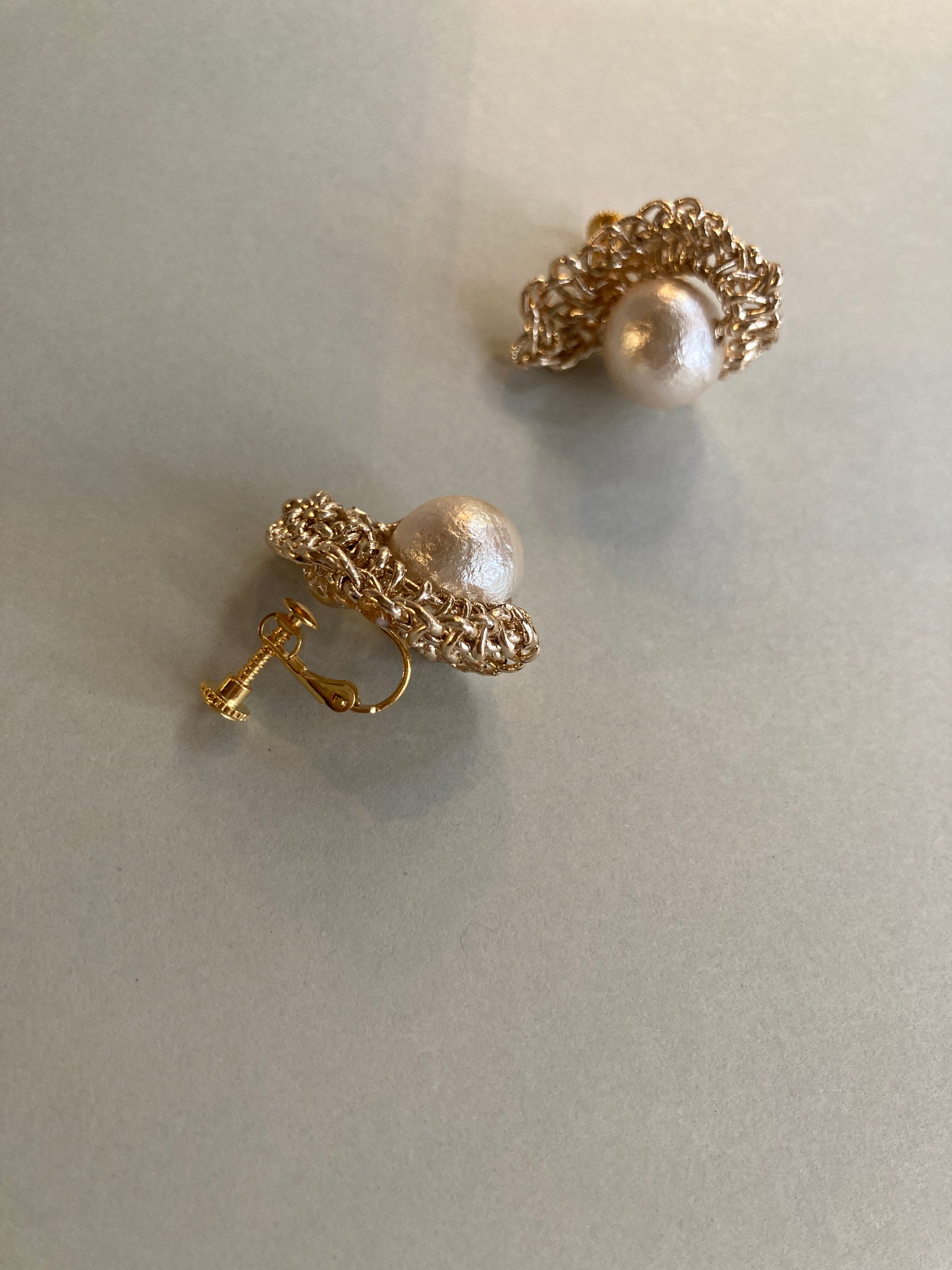 耳飾り earrings-shinjyu｜耳飾り｜TOKYO MIZUHIKI by Emi – TOKYO MIZUHIKI