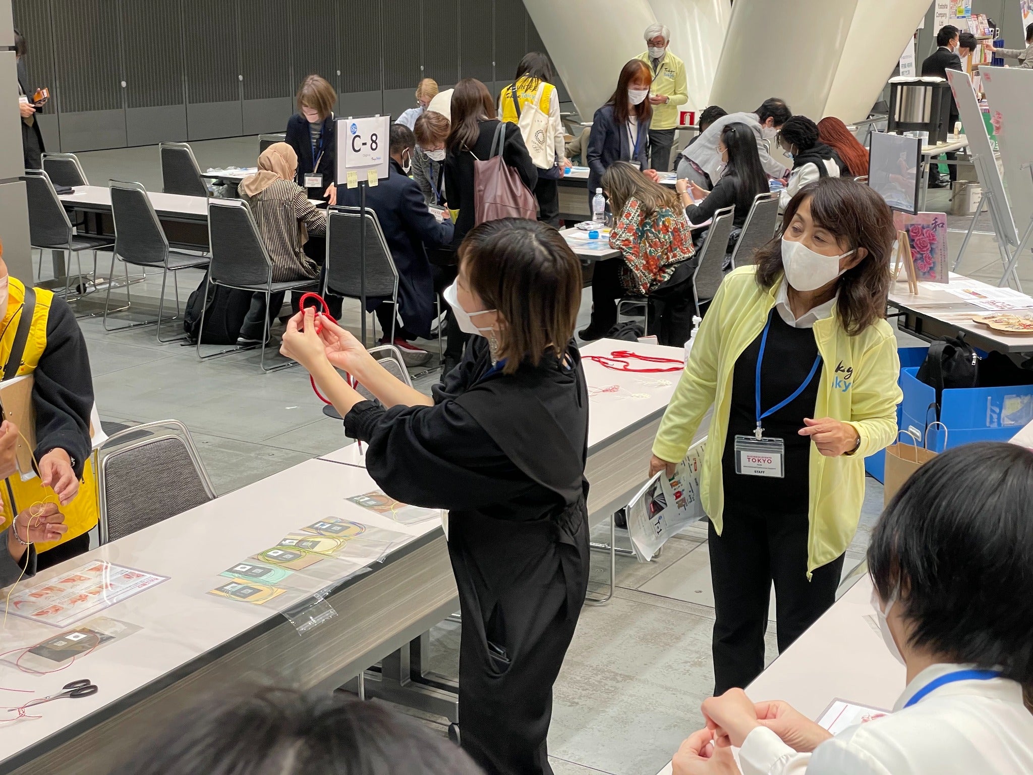 Mizuhiki workshop atmosphere